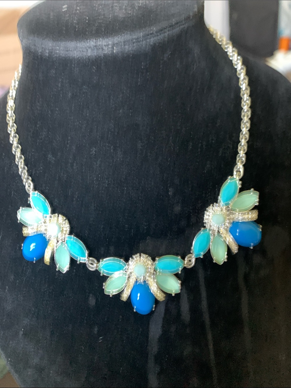 NWOT Turquoise & Mint Floral Statement Necklace - Women